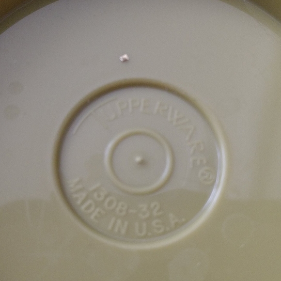 Vtg Tupperware Stackable Salt & Pepper Shakers - Picture 4 of 7